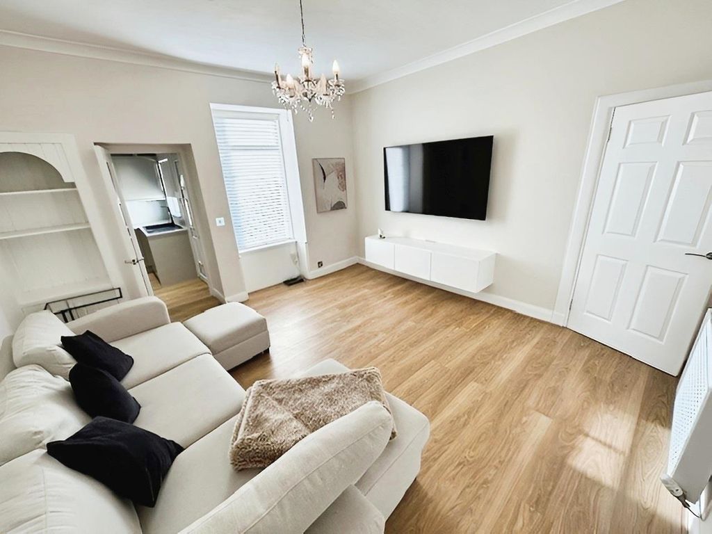 2 bed flat for sale in Nelson Street, Kirkcaldy KY2, £95,000