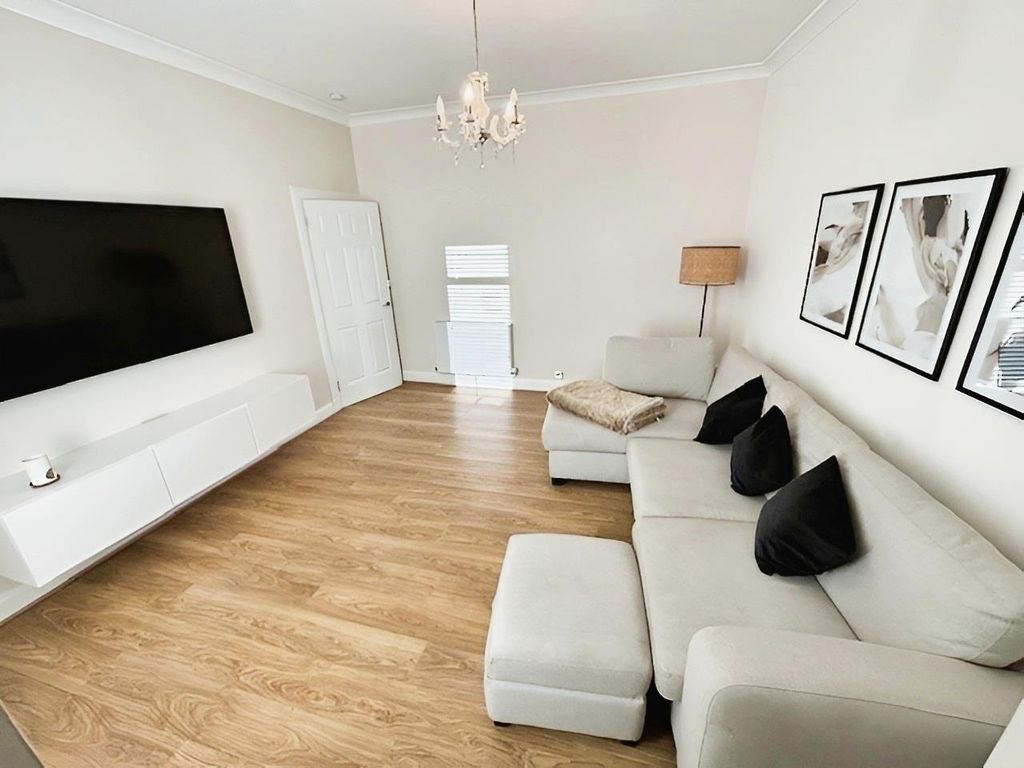 2 bed flat for sale in Nelson Street, Kirkcaldy KY2, £95,000