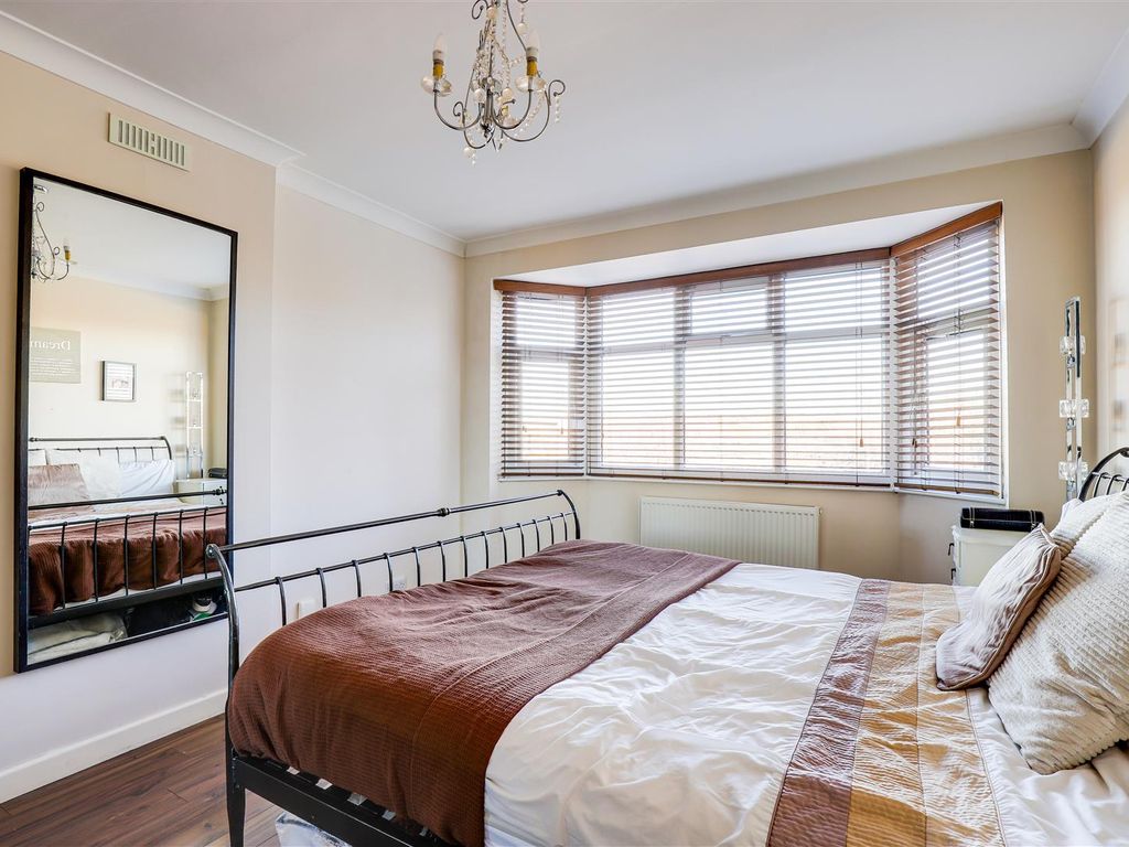 3 bed detached house for sale in Castleton Avenue, Arnold, Nottinghamshire NG5, £340,000
