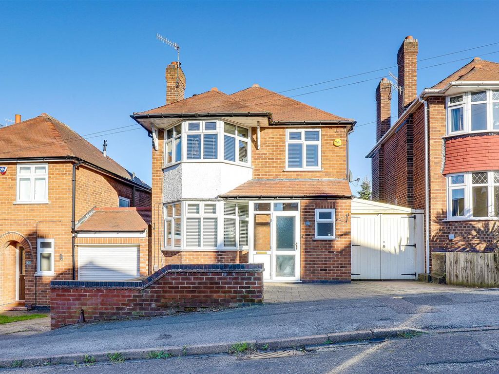 3 bed detached house for sale in Castleton Avenue, Arnold, Nottinghamshire NG5, £340,000