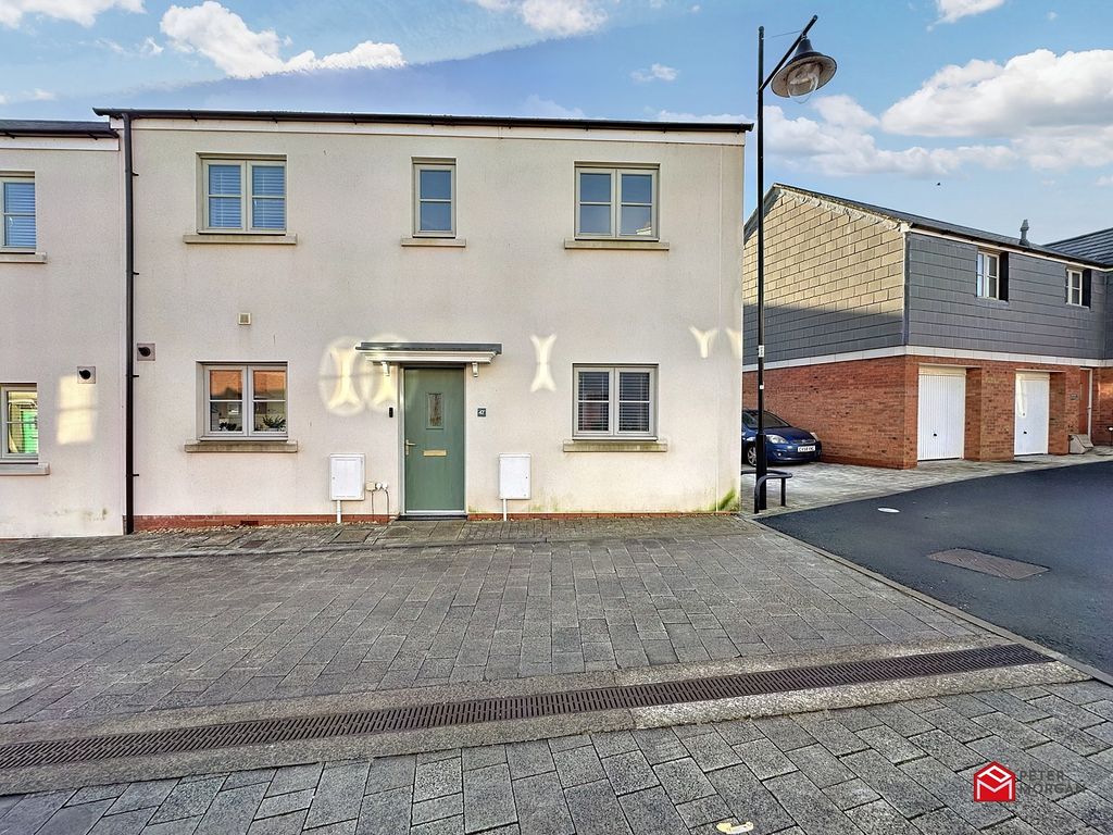 3 bed property for sale in Lon Y Grug, Llandarcy, Neath, Neath Port Talbot. SA10, £250,000