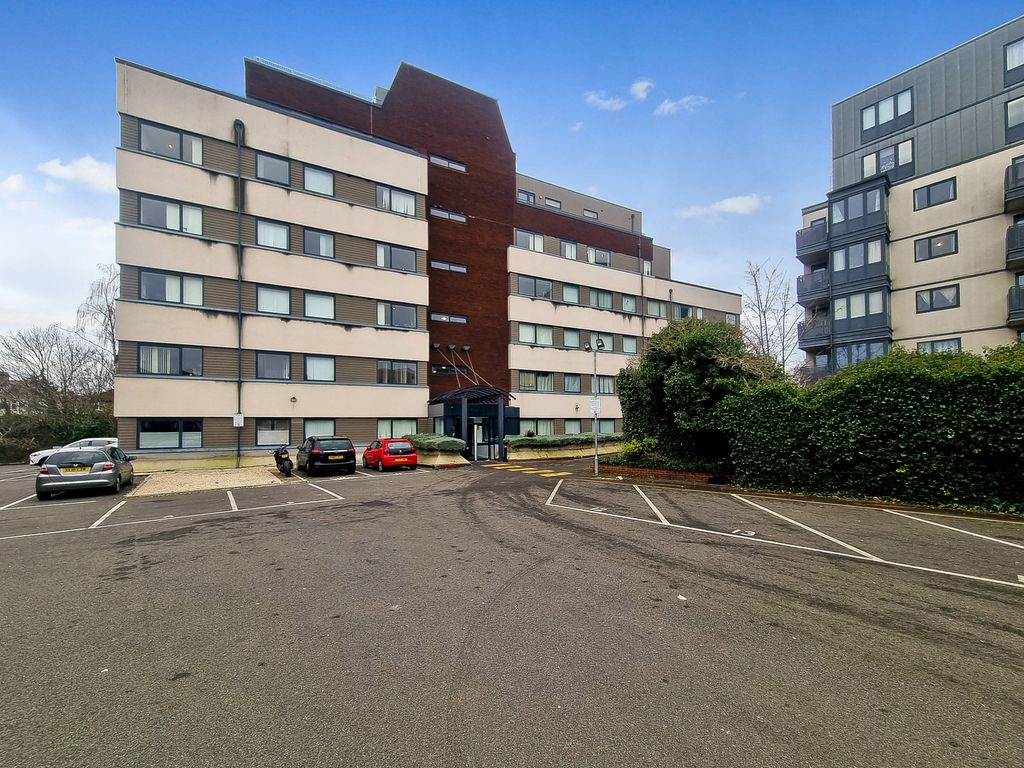 1 bed flat for sale in Clayton Road, Hayes UB3, £269,950