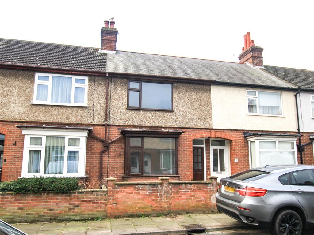 3 bed terraced house to rent in Century Road, Great Yarmouth NR31, £900 pcm