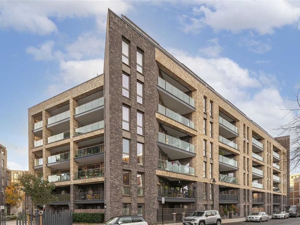 2 bed flat for sale in The Grange, London SE1, £650,000