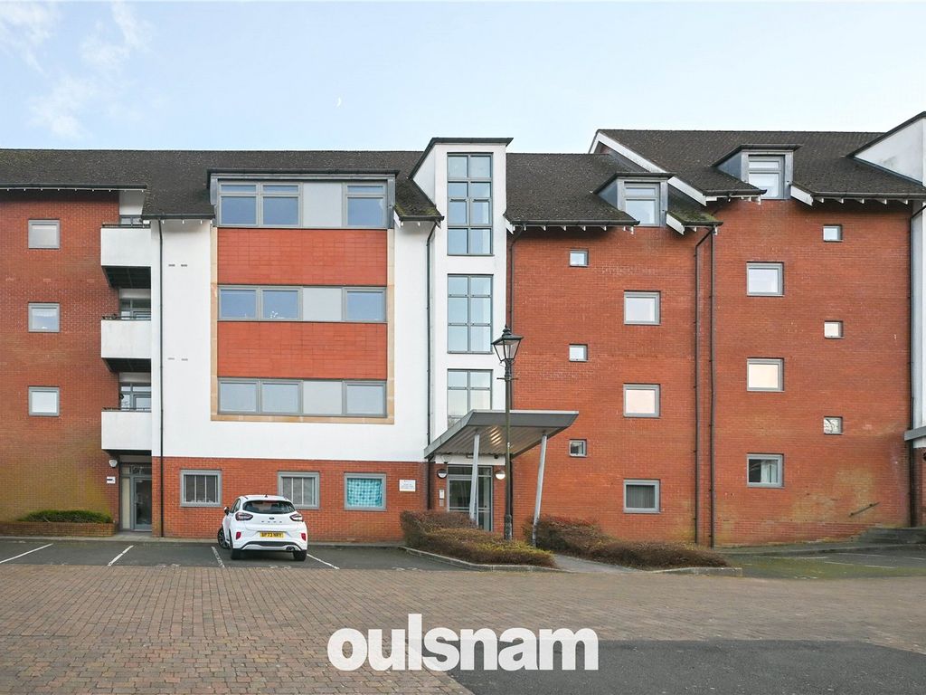 2 bed flat for sale in Griffin Close, Northfield, Birmingham B31, £165,000