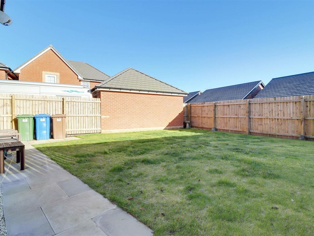 3 bed detached house for sale in Spitfire Drive, Brough HU15, £275,000