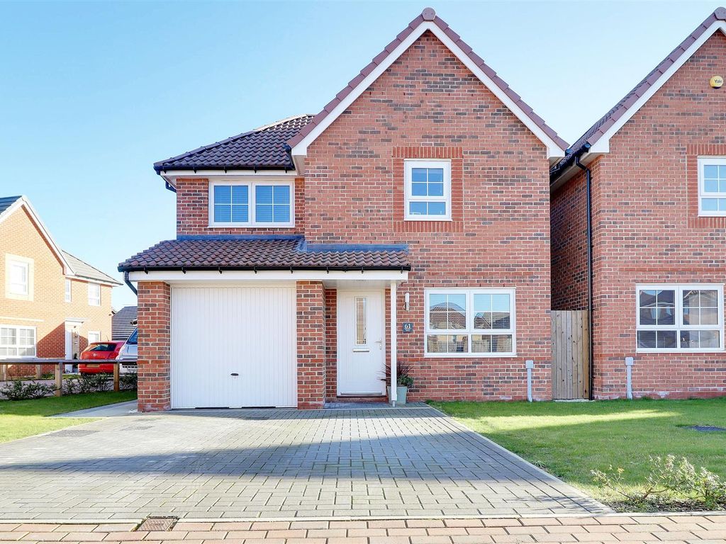 3 bed detached house for sale in Spitfire Drive, Brough HU15, £275,000