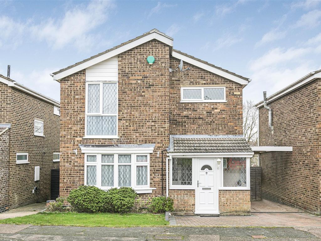 3 bed detached house for sale in Fordham Road, Royston SG8, £450,000