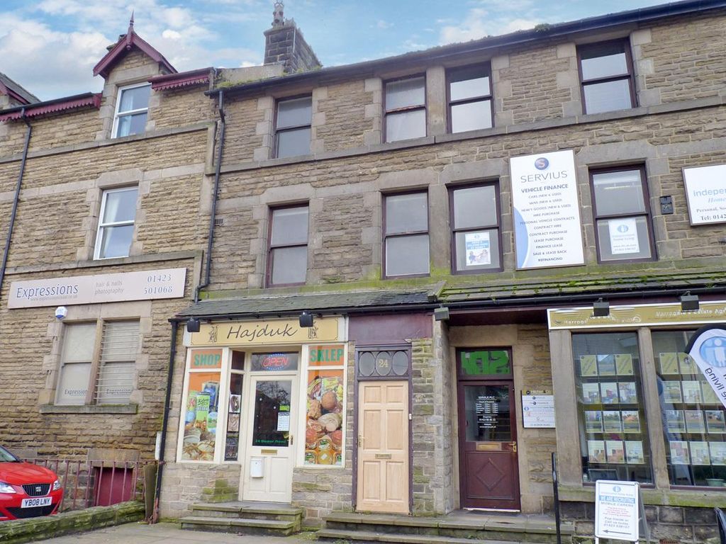 2 bed flat to rent in Bower Road, Harrogate HG1, £850 pcm