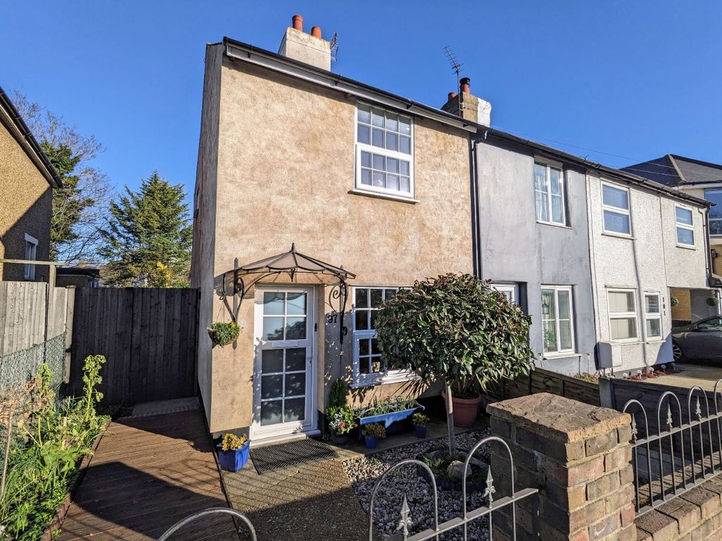 2 bed end terrace house for sale in Pleasant View, London Road, Hadleigh, Essex SS7, £275,000