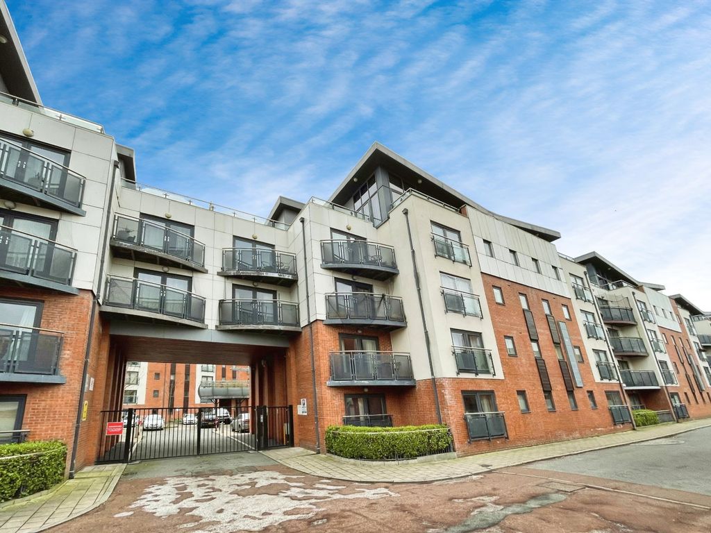 2 bed flat for sale in The Quarter, Egerton Street, Chester CH1, £124,000