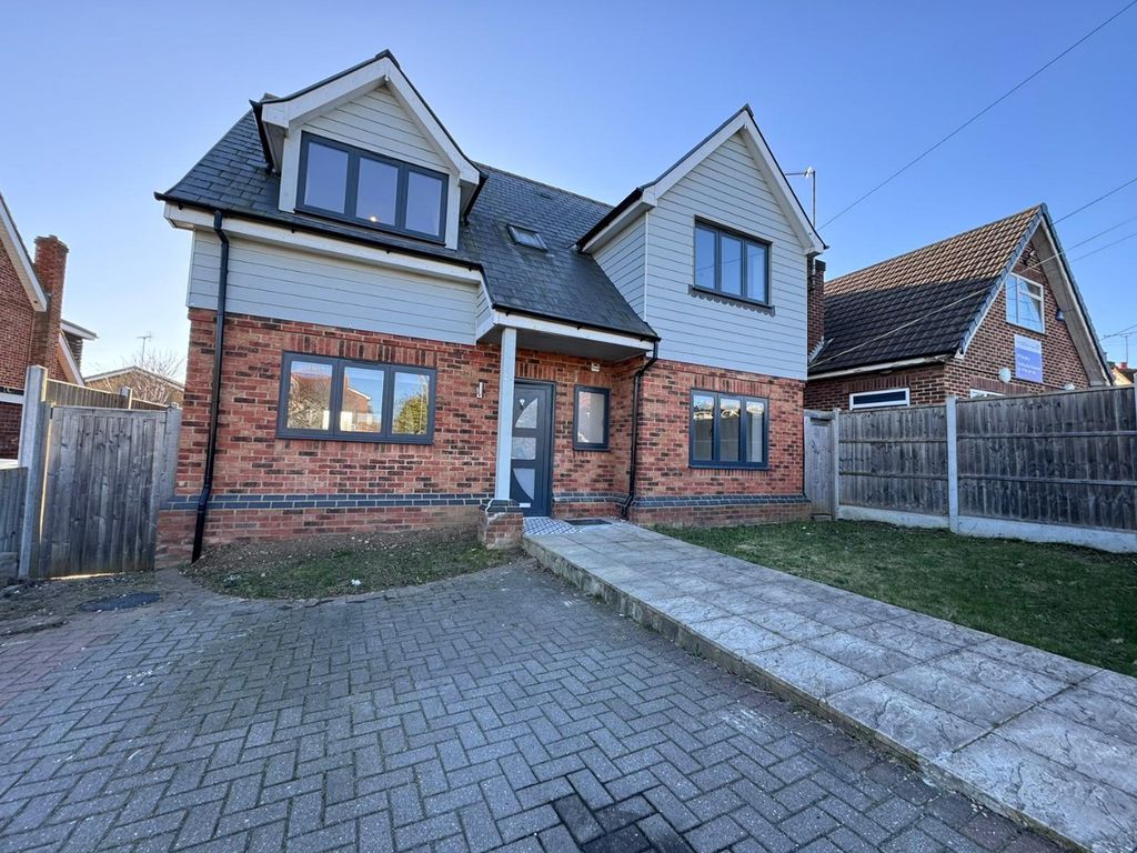 4 bed detached house for sale in Hawkwell Park Drive, Hockley, Essex SS5, £499,995