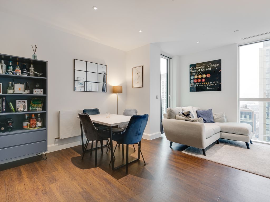 1 bed penthouse for sale in Mastmaker Road, London E14, £500,000
