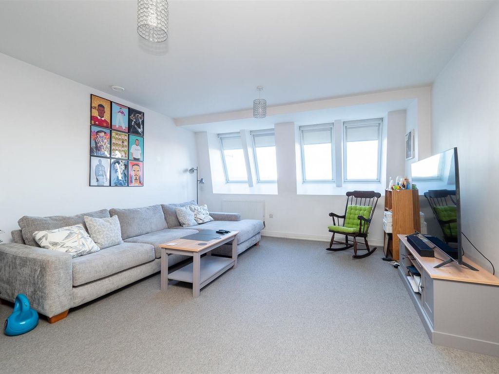 1 bed flat for sale in Sutton Court Road, Sutton SM1, £290,000