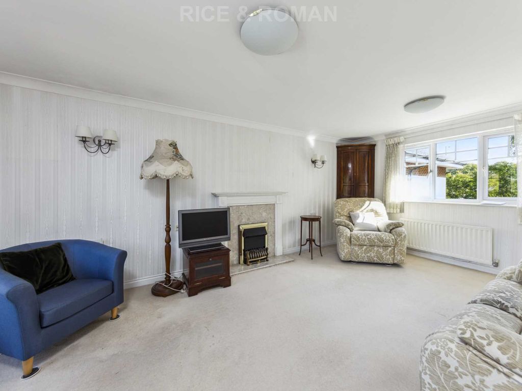 2 bed flat for sale in Harroway Manor, Fetcham KT22, £395,000