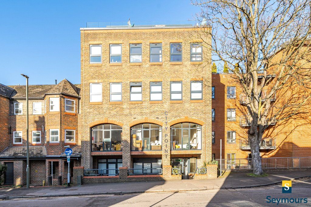 2 bed flat for sale in Guildford, Surrey GU1, £699,950