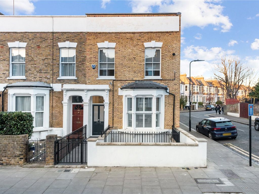 3 bed flat for sale in Brooke Road, London E5, £850,000