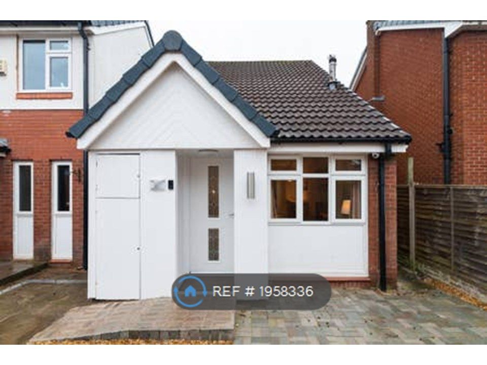 2 bed detached house to rent in Delenty Drive, Birchwood, Warrington WA3, £1,450 pcm