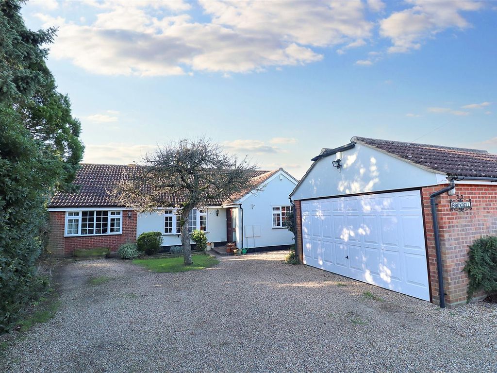 4 bed detached bungalow for sale in Fairstead Road, Terling, Chelmsford CM3, £850,000