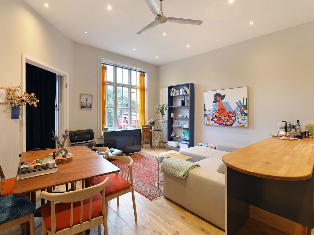 2 bed mews house to rent in Carrara Mews, Dalston Lane, London E8, £2,750 pcm