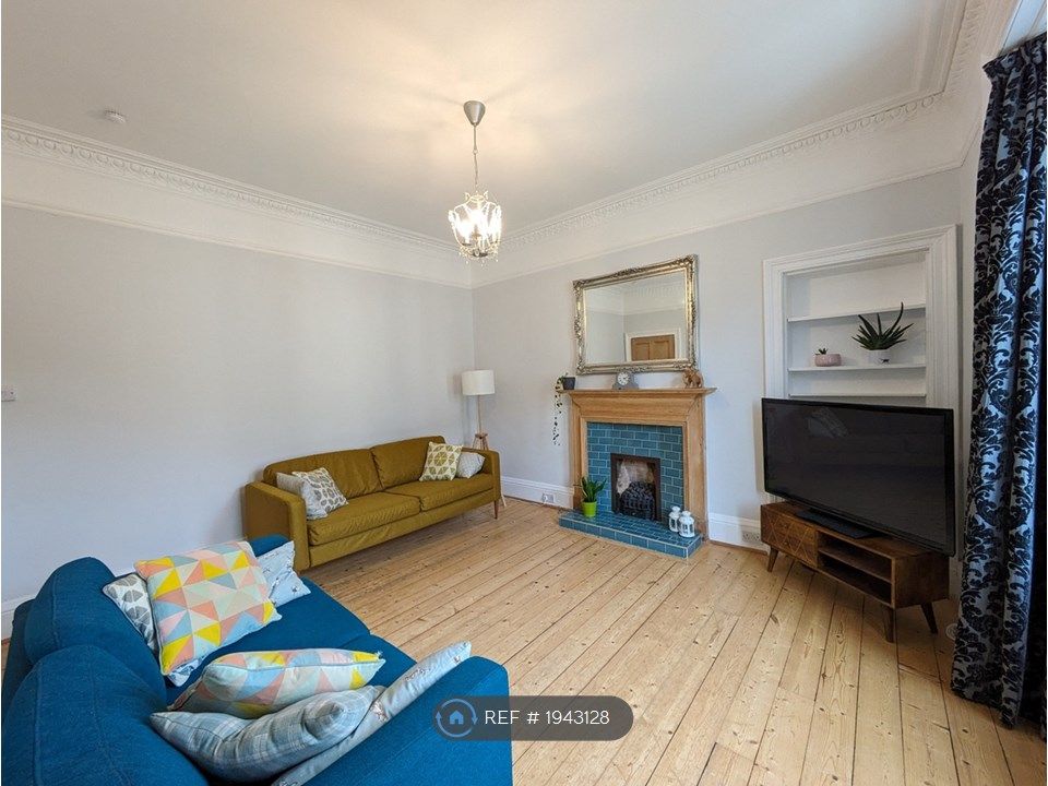 3 bed flat to rent in Roseburn Drive, Edinburgh EH12, £1,695 pcm