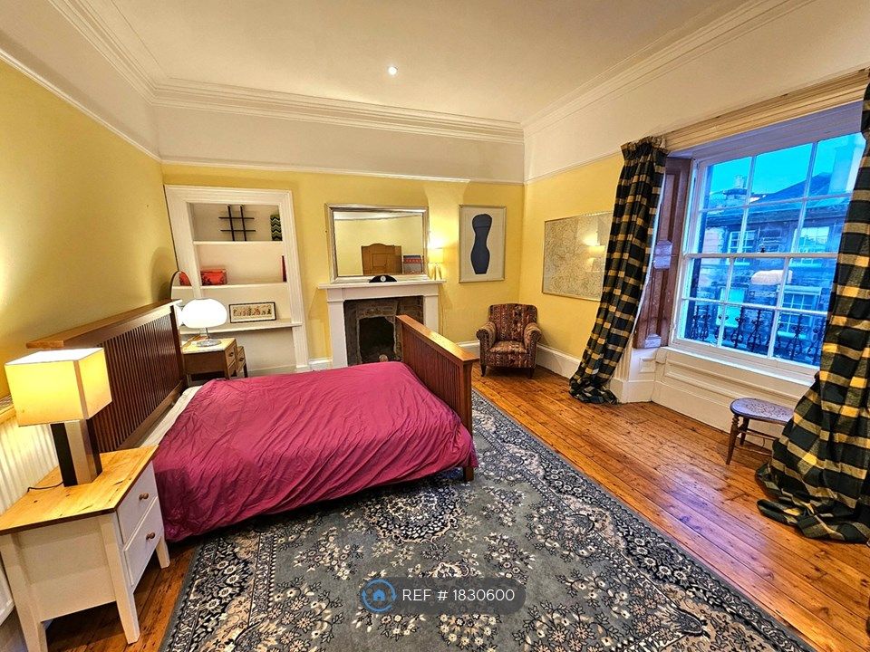 3 bed flat to rent in Alva Street, Edinburgh EH2, £2,200 pcm
