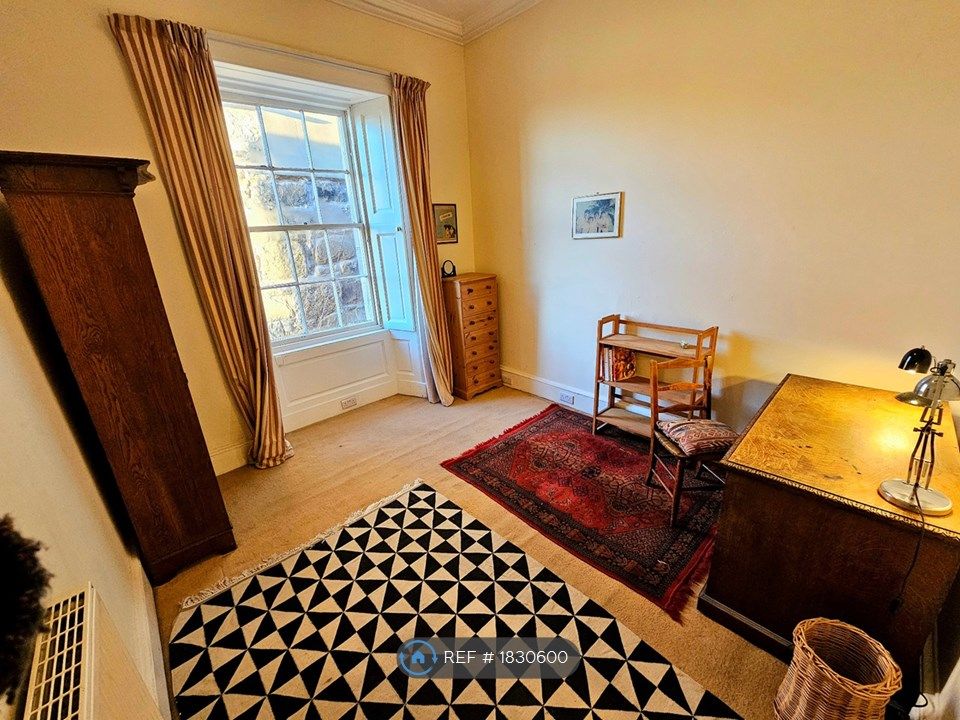 3 bed flat to rent in Alva Street, Edinburgh EH2, £2,200 pcm