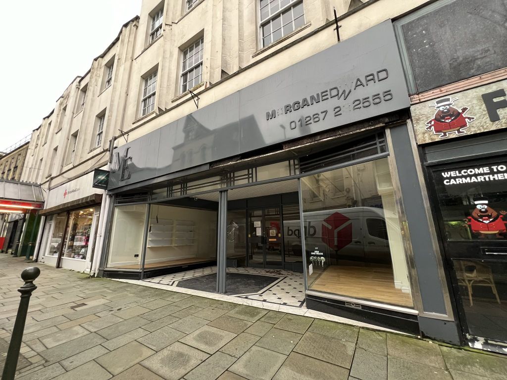 Commercial property to let in King Street, Carmarthen, Carmarthenshire SA31, £6,000 pa
