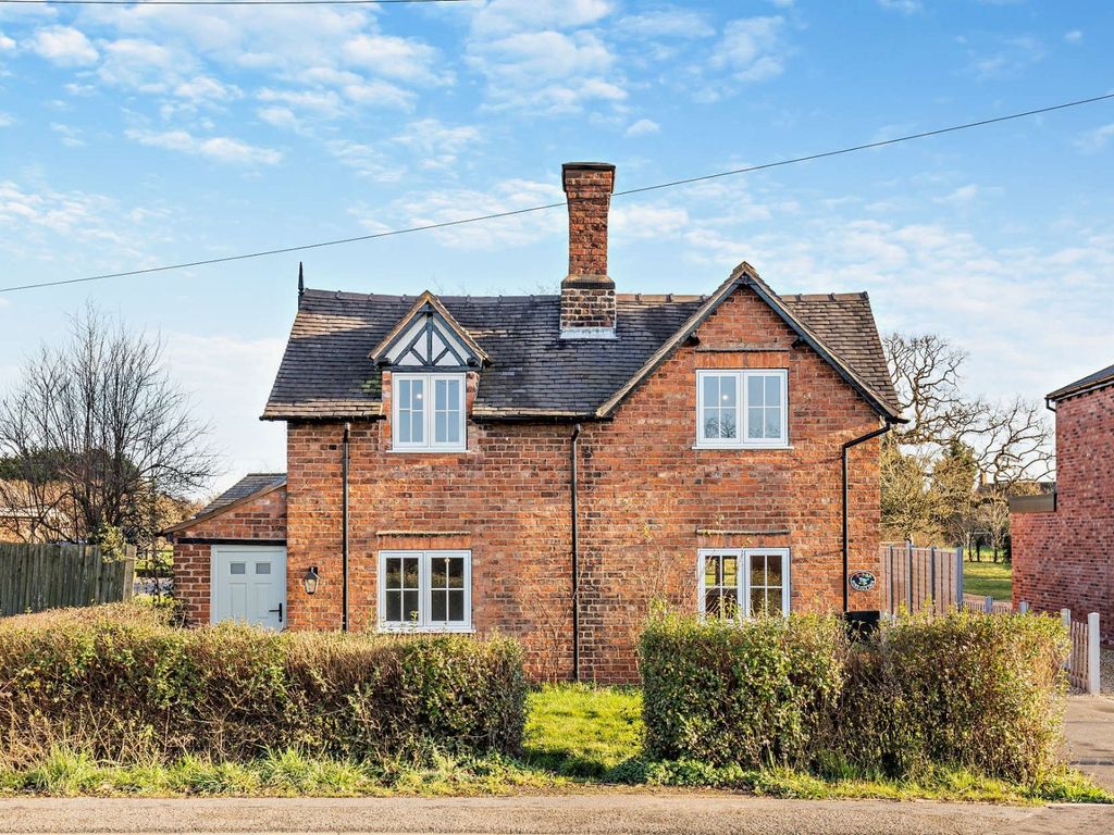 3 bed detached house for sale in Alpraham, Tarporley, Cheshire CW6, £450,000