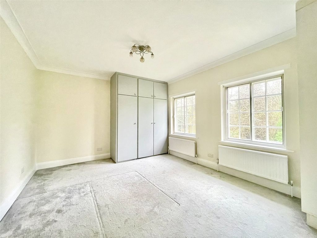 5 bed detached house to rent in Arkley Drive, Barnet, Hertfordshire EN5, £4,995 pcm
