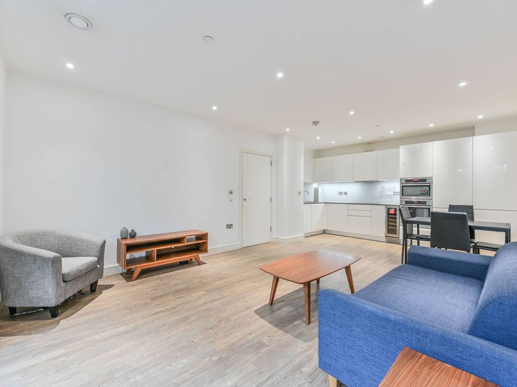 2 bed flat for sale in Brent House, Nine Elms Point, Nine Elms, London SW8, £800,000