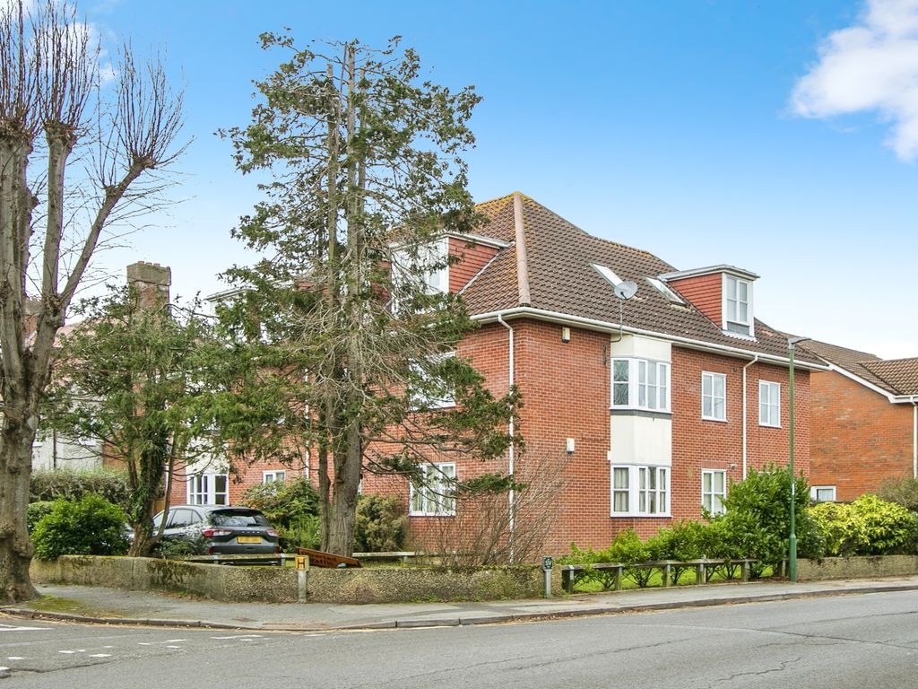 2 bed flat for sale in Crabton Close Road, Bournemouth, Dorset BH5, £197,500