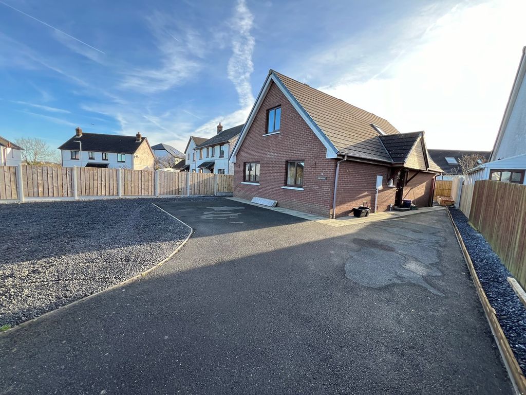 3 bed bungalow for sale in 6 Haulfan, Ffosyffin, Aberaeron SA46, £279,950
