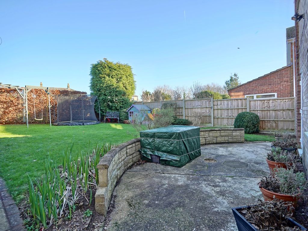 3 bed detached house for sale in Manor Gardens, Buckden, St Neots PE19, £390,000