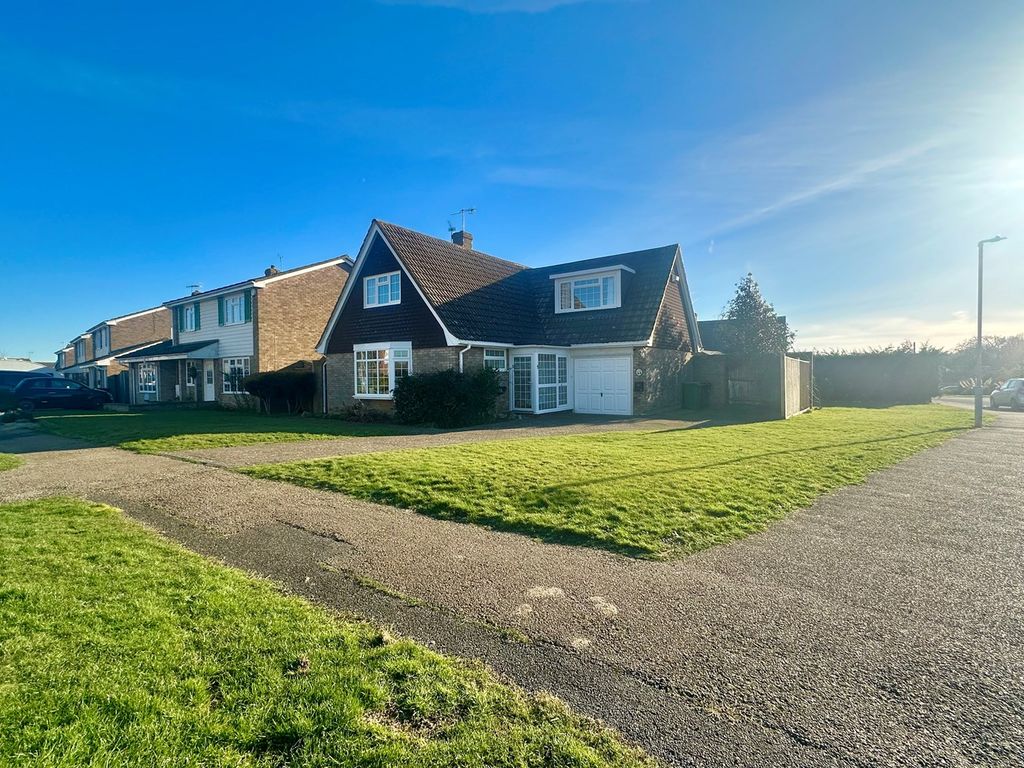 4 bed property for sale in Ashcombe Drive, Bexhill-On-Sea TN39, £575,000
