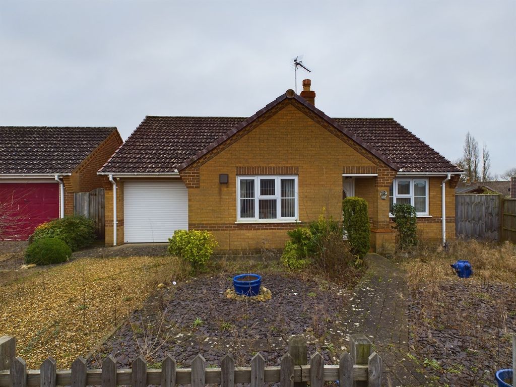 2 bed bungalow for sale in Greenwich Close, Downham Market PE38, £285,000