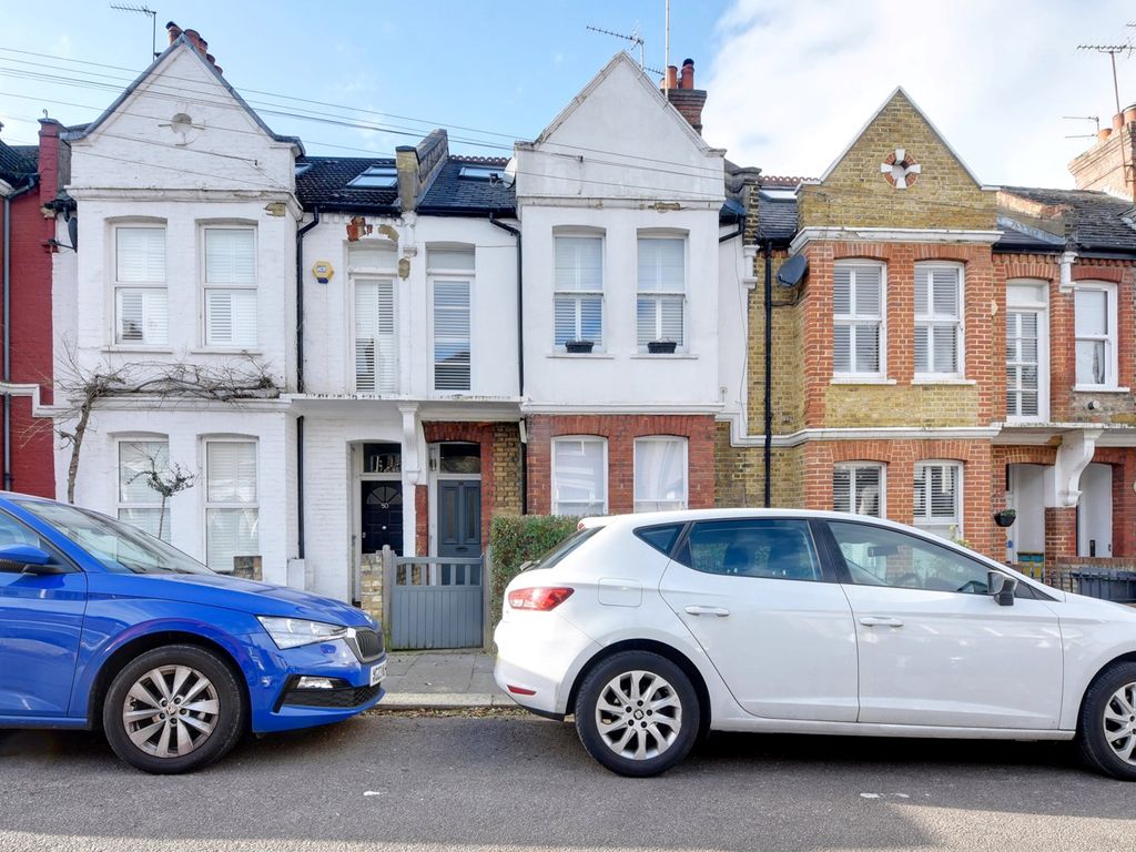 2 bed flat for sale in Durham Road, London N2, £620,000