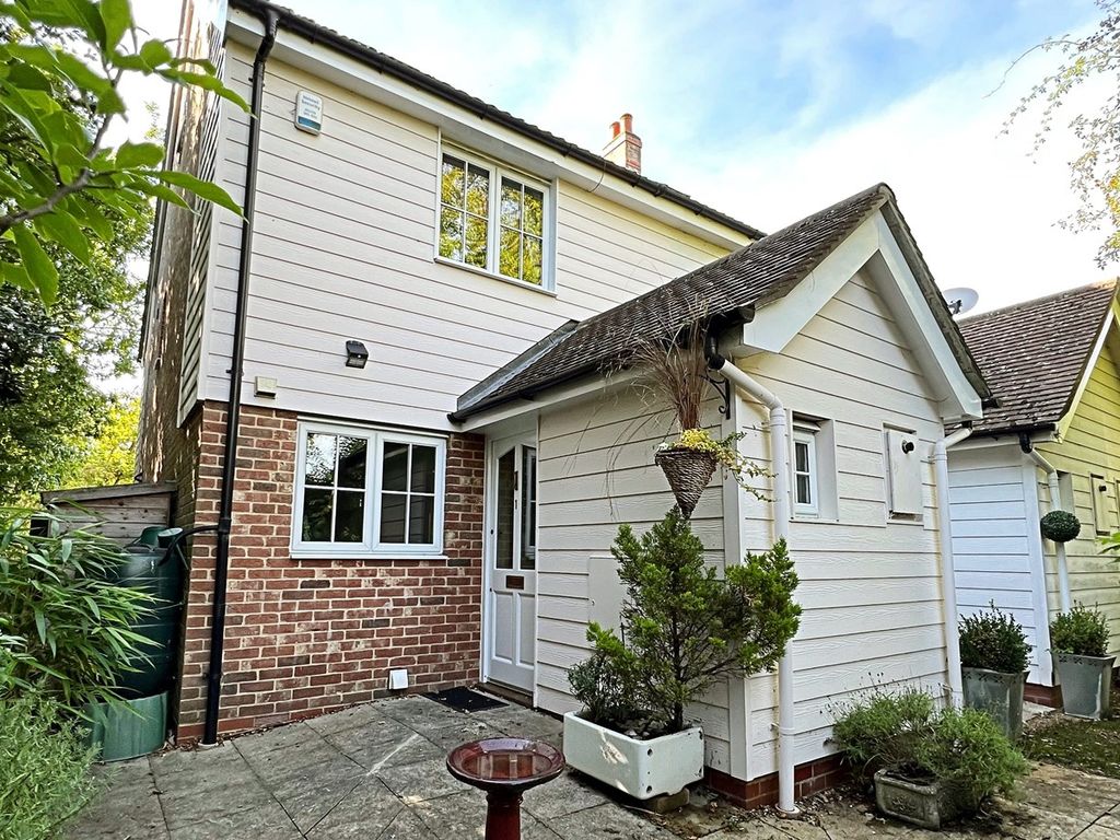 3 bed end terrace house for sale in Leaden Roding, Essex, Dunmow CM6, £395,000