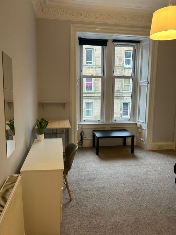 3 bed flat to rent in Albert Street, Leith, Edinburgh EH7, £1,800 pcm