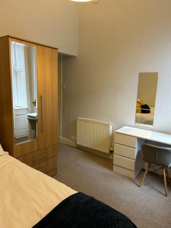 3 bed flat to rent in Albert Street, Leith, Edinburgh EH7, £1,800 pcm