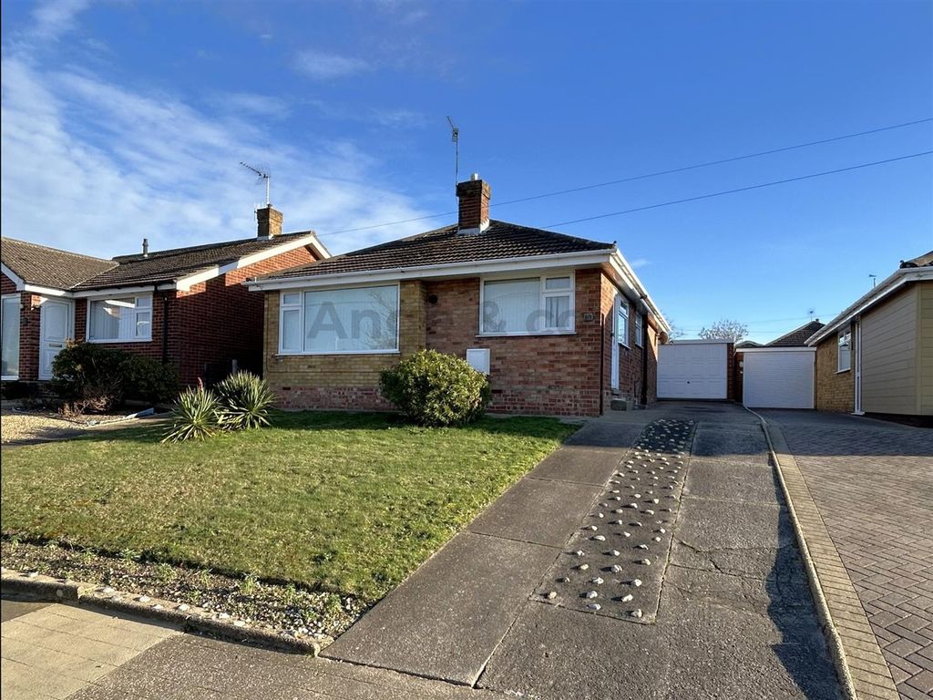 2 bed detached bungalow for sale in Claydon Drive, Lowestoft NR32, £270,000