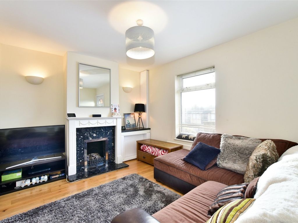2 bed terraced house for sale in Primrose Hill, Kings Langley WD4, £399,000
