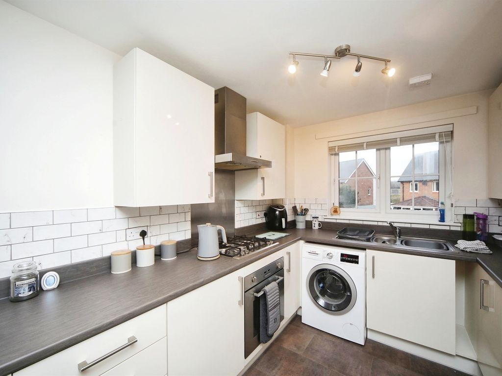 2 bed flat for sale in Hardys Road, Bathpool, Taunton TA2, £97,500
