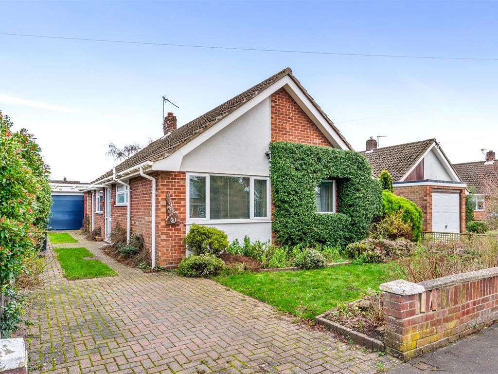 3 bed detached bungalow for sale in Welsford Road, Eaton Rise, Norwich NR4, £350,000