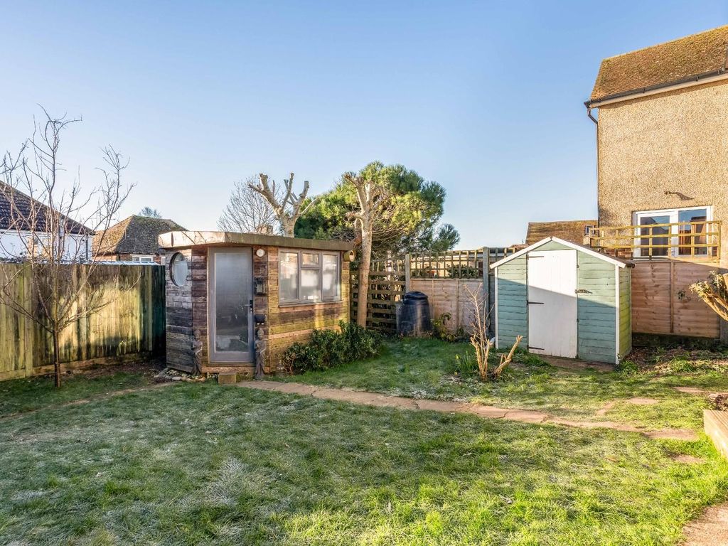 2 bed bungalow for sale in Farm Hill, Brighton BN2, £375,000