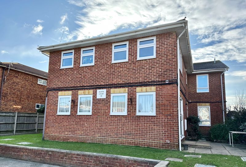 2 bed flat for sale in Southwood Road, Hayling Island PO11, £315,000