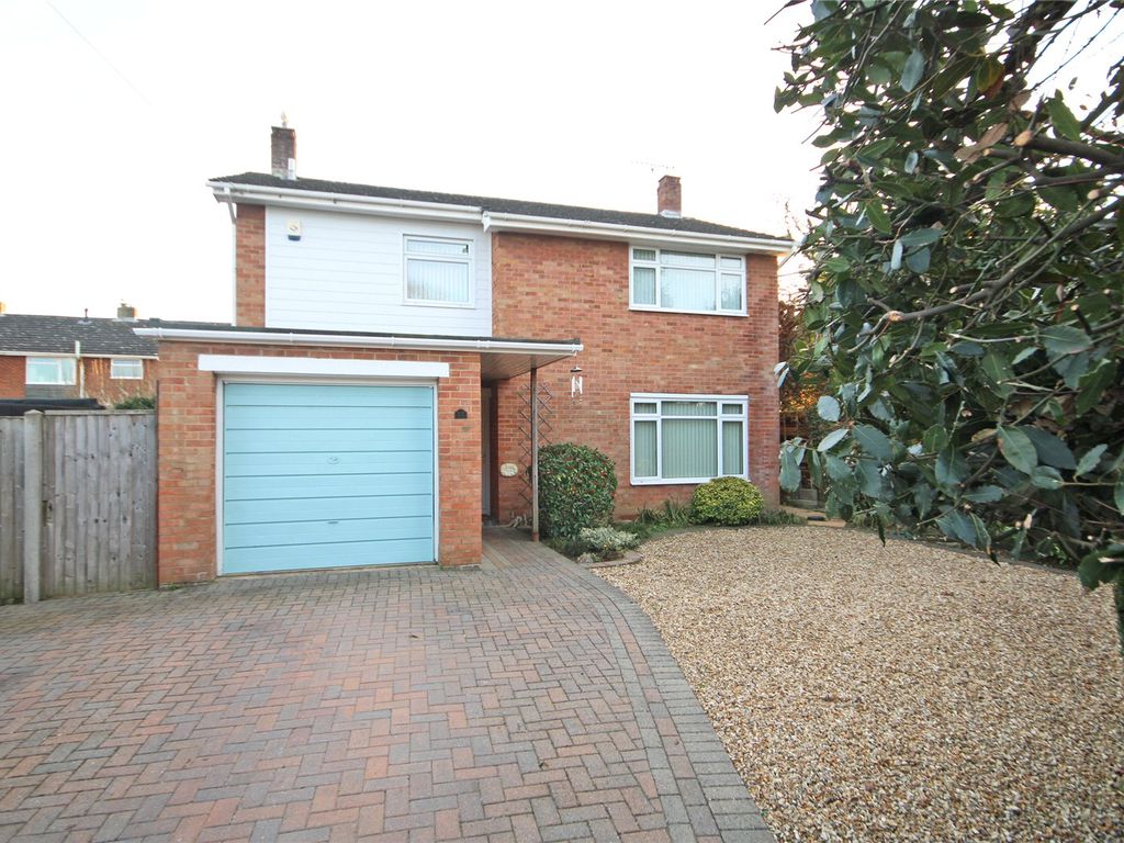 3 bed detached house for sale in Osborne Road, New Milton, Hampshire BH25, £615,000