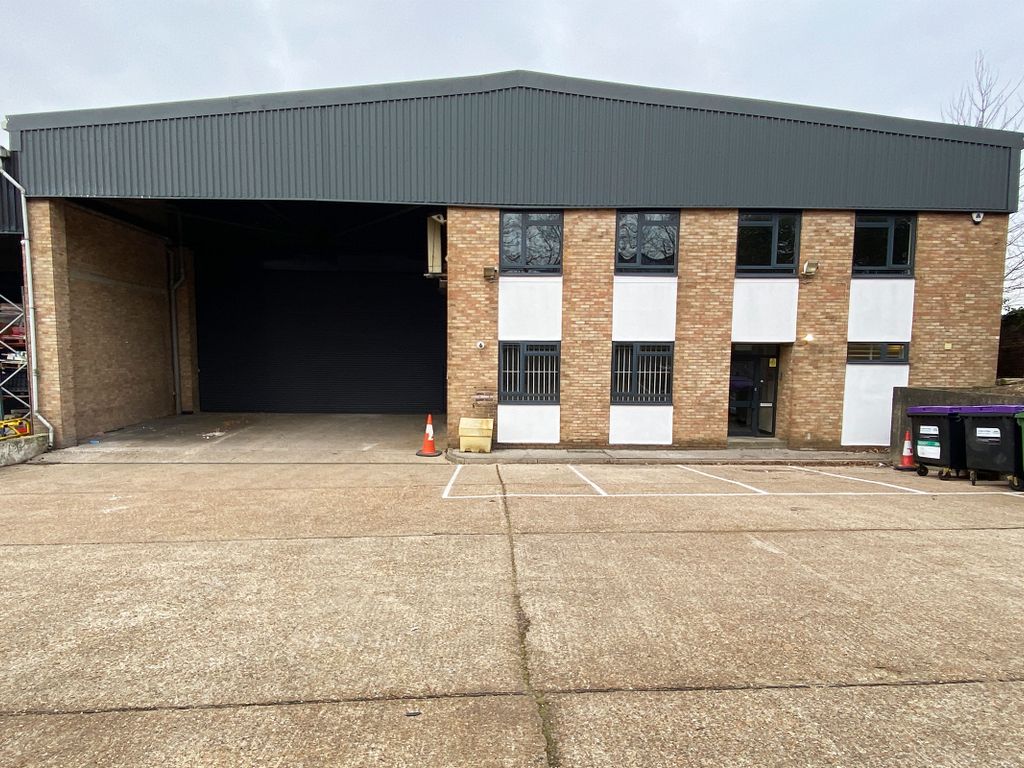 Industrial to let in Unit 1 Moreton Industrial Estate, London Road, Swanley BR8, £131,450 pa