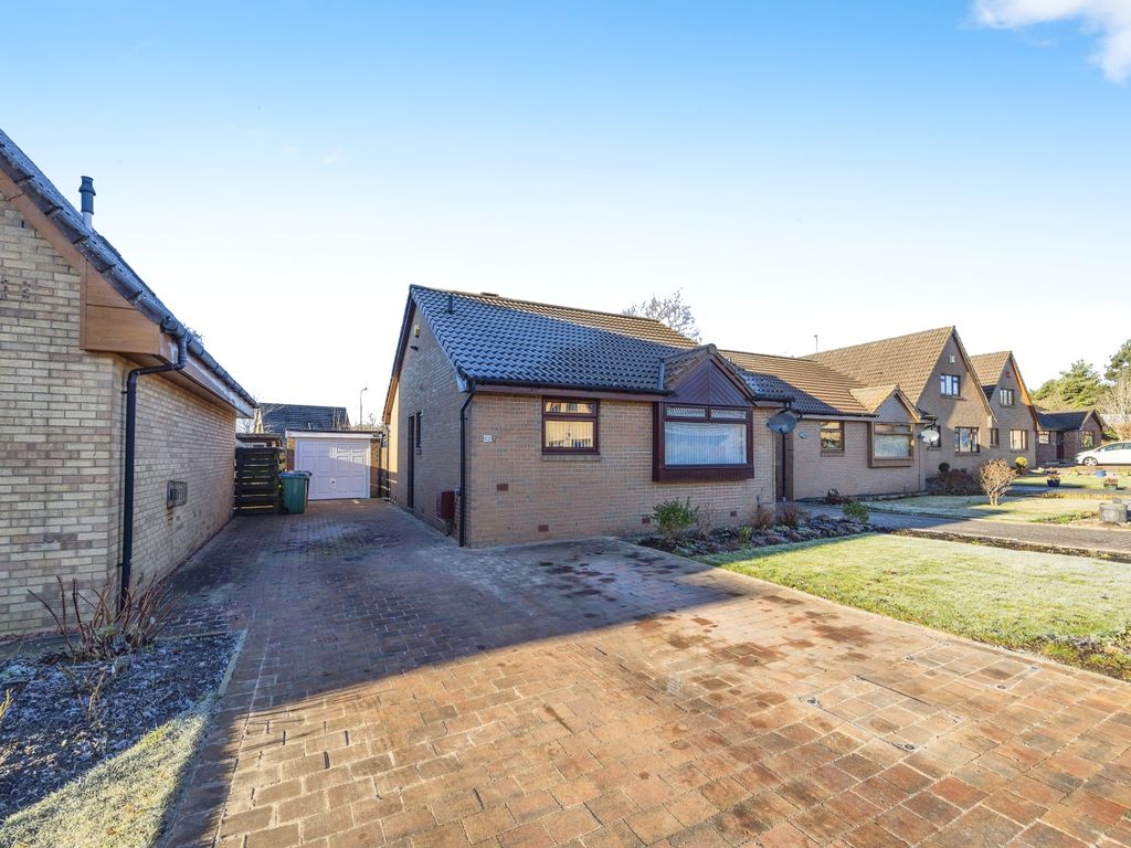 3 bed detached bungalow for sale in Kirkfield View, Livingston EH54, £260,000
