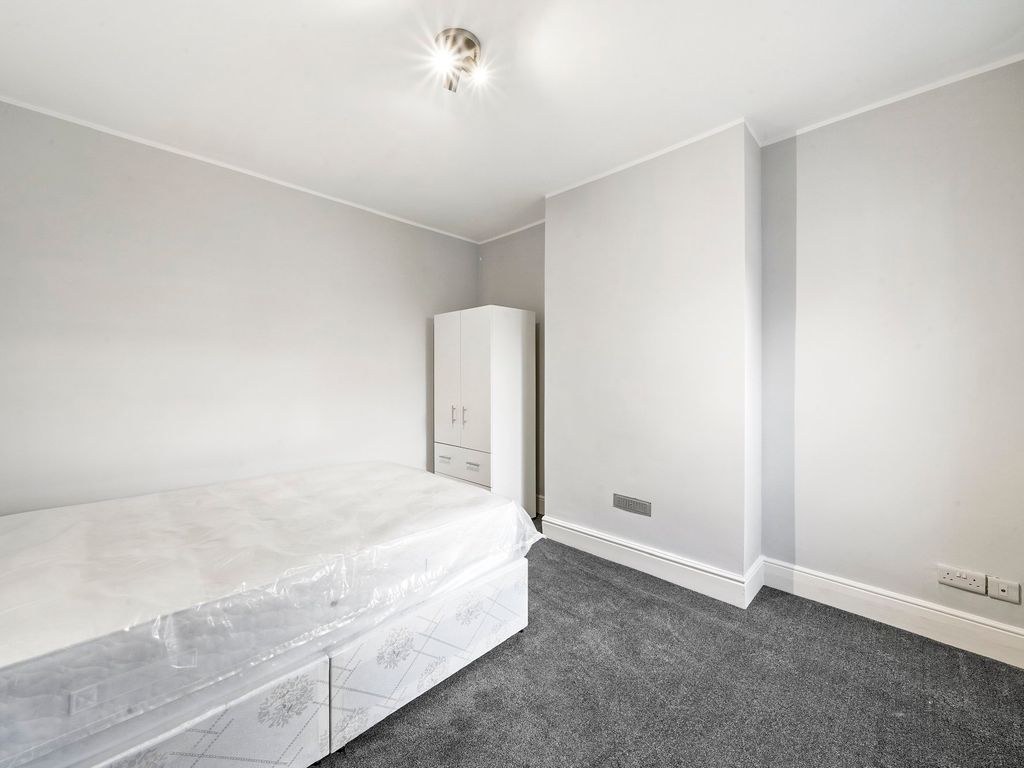 Room to rent in Reginald Street, Luton LU2, £500 pcm